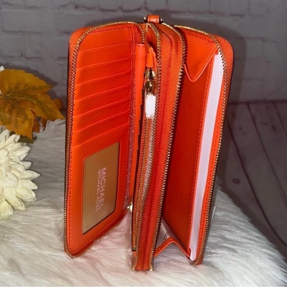 Michael Kors CARINE Tote/JET SET Wallet 2 pc Set - Picture 7 of 8